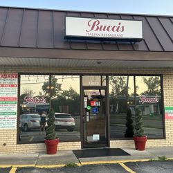 Bucci's - Front