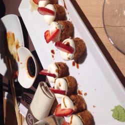 Mercato Vianova - Fragola sushi con crema di Philadelphia