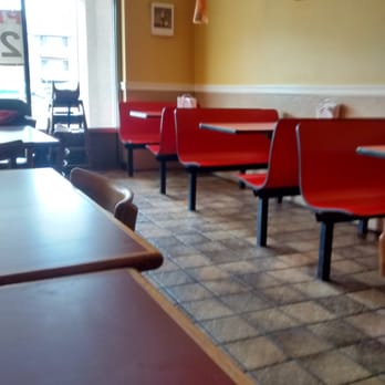 Primo Pizza and Grill - Many tables to seat down. Also very clean as well - Italian Near Me - Allentown, Pennsylvania