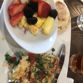 Another Broken Egg Cafe - Skinny omelet with fruit - American Near Me - Columbus, Ohio Another Broken Egg Cafe - Skinny omelet with fruit - American Near Me - Columbus, Ohio