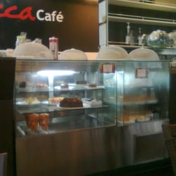 Zucca - Essa vitrine é tentadora. Experimente o cheesecake de limão.