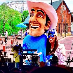 California Mid-State Fair - Brad Paisley in concert (7/20/24). And the handsomest muppet he knows. (I call it his stunt double, used for his live song, "Celebrity"!