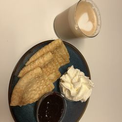 Dahlbergs Café - Pannkakor och vanilj latte ‍