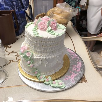 Chicago Sweet Connection - Horrible smell, lopsided, and misspelled daughter's name. - Bakeries Near Me - Chicago, Illinois