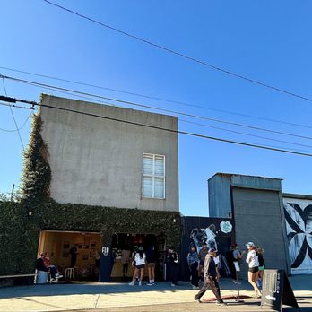 Flo Coffee Bar - Coffee & Tea Near Me - Venice, California