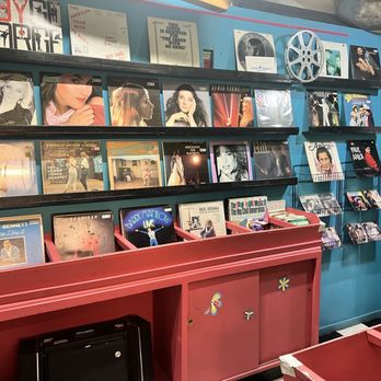 Hollywood Candy - Candy Stores Near Me - Omaha, Nebraska