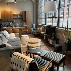 ElseWarehouse - living room