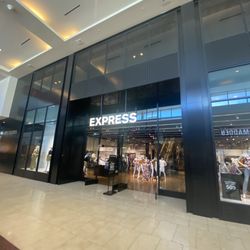 Express, Dadeland Mall. This store and wing were formerly a Limited and Express superstore.