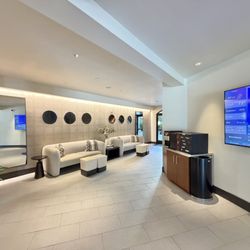 Locale - Lobby with coffee machine