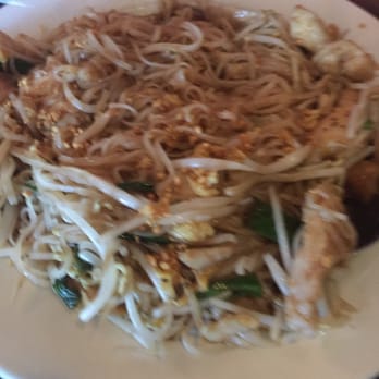 Lily Thai Cuisine - Pad Thai, chicken spring rolls and green curry - Thai Near Me - Brampton, Ontario Lily Thai Cuisine - Pad Thai, chicken spring rolls and green curry - Thai Near Me - Brampton, Ontario