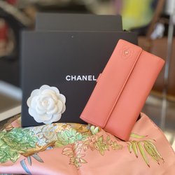 New Digz Consignment - Chanel Wallet