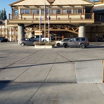 Holiday Inn The Lodge at Big Bear Lake - Main entrance - Big Bear, CA
