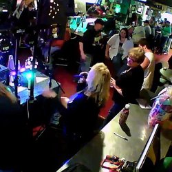 Oak Wood Tavern - Just the average weekend of fun