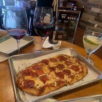 Bar W - Pepperoni pizza, frozen margarita, wine - Sports Bars Near Me - Dallas, Texas Bar W - Pepperoni pizza, frozen margarita, wine - Sports Bars Near Me - Dallas, Texas
