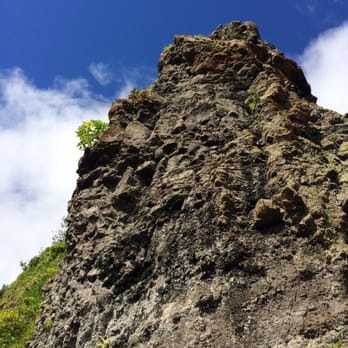 Pali Puka - The cliff - Hiking Near Me - Nu'uanu Pali, Hawaii Pali Puka - The cliff - Hiking Near Me - Nu'uanu Pali, Hawaii