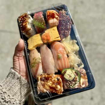 FOB Sushi Bar - A full 1lb. - Sushi Bars Near Me - Seattle, Washington