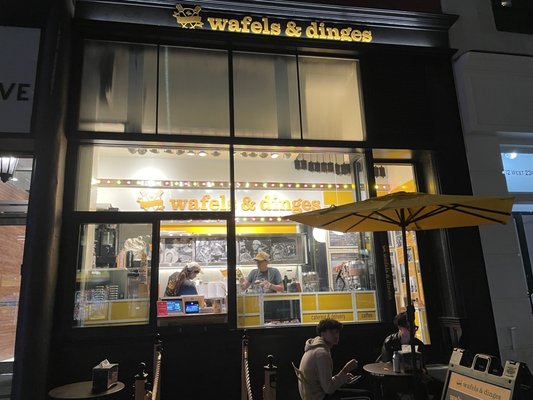 Wafels & Dinges 5th Ave by null