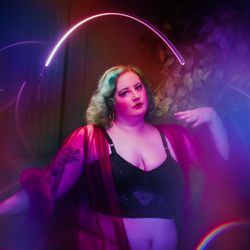 Buxom Boudoir