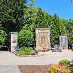 National Shrine Grotto of Our Lady of Lourdes - Entrance to Rosary Lane