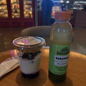 Morningbird - Blueberry Yogurt parfait and green juice - Breakfast & Brunch Near Me - Austin, Texas