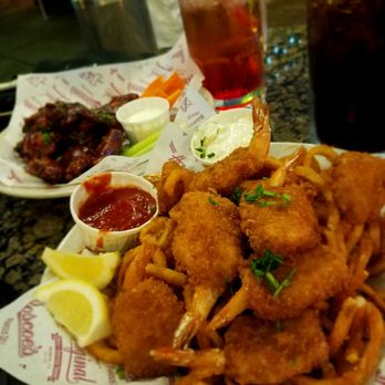 Heroes - Bbq chicken wing with golden shrimp basket - American Near Me - Riverside, California