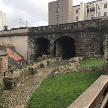 Newcastle Castle - Landmarks & Historical Buildings Near Me - Amen Corner, XTW