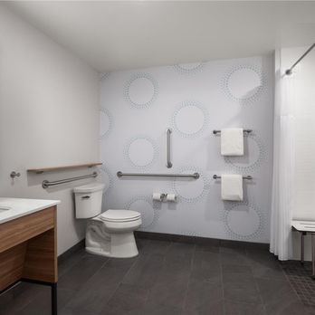 Tru by Hilton Flagstaff - Guest room bath - Hotels Near Me - Flagstaff, Arizona Tru by Hilton Flagstaff - Guest room bath - Hotels Near Me - Flagstaff, Arizona