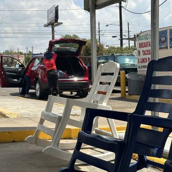 The Pits Hand Car Wash - Sitting in shady spot waiting for car - Auto Detailing Near Me - Austin, Texas