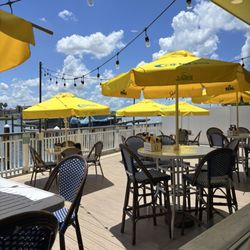 Caddy's Indian Shores - Outdoor seating