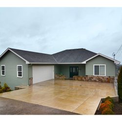R&R Properties of Eugene - For sale: 770 Summit Blvd, Springfield, Oregon. Spacious 5 bd, 4 bth w/panoramic views! 2 masters, 2 laundry rooms, bonus room w/wet bar.