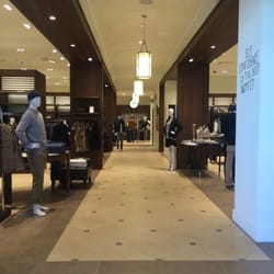 Banana Republic - Expansive hall introducing you to the experience.