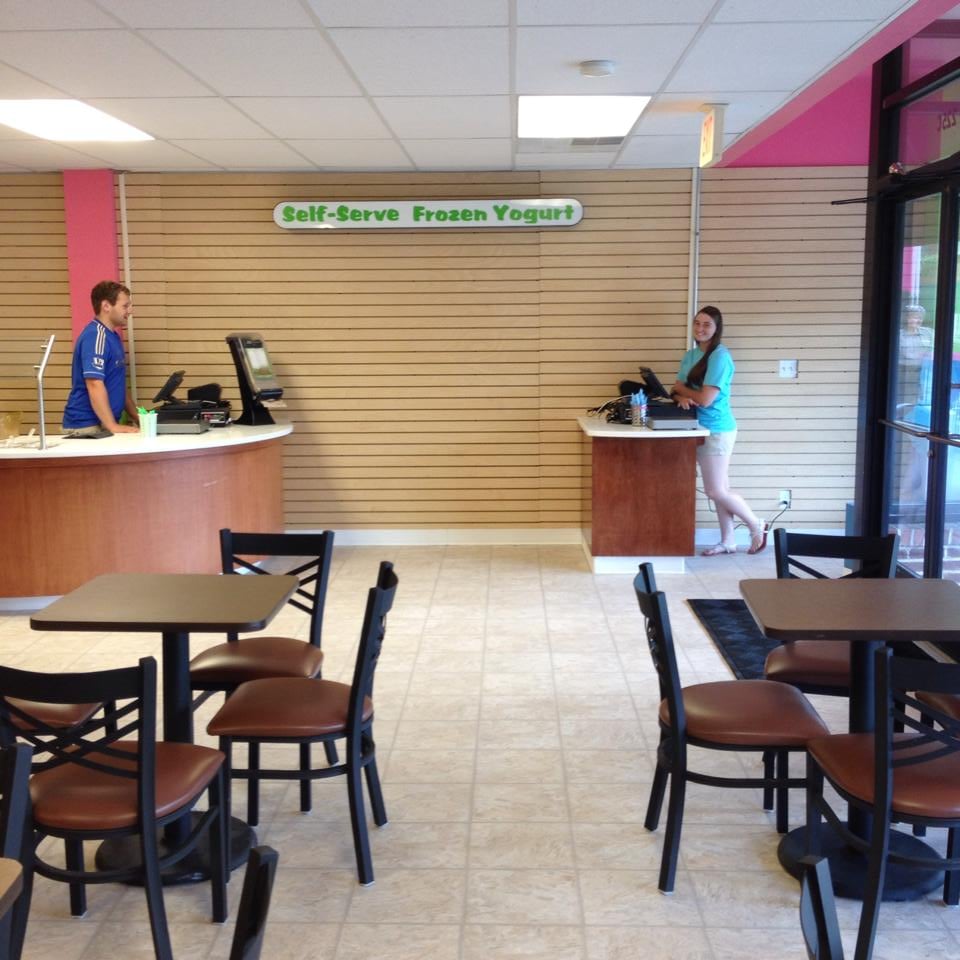 SMOKY MOUNTAIN FROZEN YOGURT Updated September 2024 225 Everett St