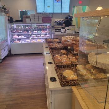 Amor Cafe & Pastry - Bakeries Near Me - Centreville, Virginia