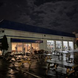 Hillman Beer - The front, at night