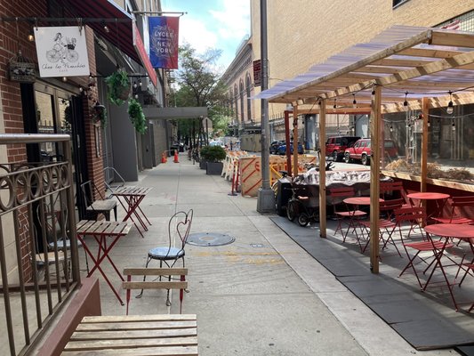 Chez les Frenchies by null