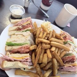 Herb's Service Centre - Super club