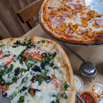 Brooklyn Pizzeria - Greek pizza and buffalo chicken pizza - Pizza Near Me - Missouri City, Texas Brooklyn Pizzeria - Greek pizza and buffalo chicken pizza - Pizza Near Me - Missouri City, Texas