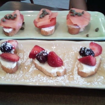 Starling Diner - Smoked Salmon & Fruit Bruschetta starters - New American Near Me - Long Beach, California