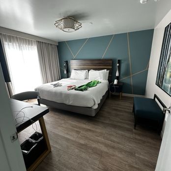 Marea Sol Hotel - Bedroom - Hotels Near Me - Santa Cruz, California