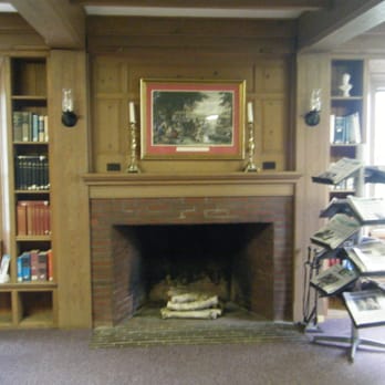Hyannis Public Library - Woderful old room - Libraries Near Me - Hyannis, Massachusetts