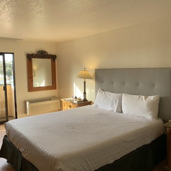 La Serena Inn - King bed - Hotels Near Me - Morro Bay, California