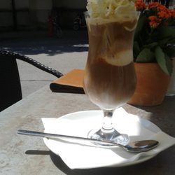 Cafe Express - Eiscafé mit Eiskristallen