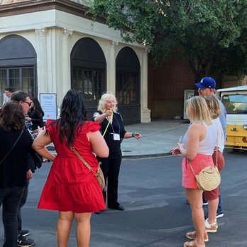 Belle Magic - Strolling magic on the Warner Bros. lot - Magicians Near Me Belle Magic - Strolling magic on the Warner Bros. lot - Magicians Near Me