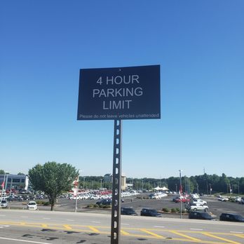 RaceTrac - 4 hours parking limit has all spots at location - Gas Stations Near Me - Lithia Springs, Georgia