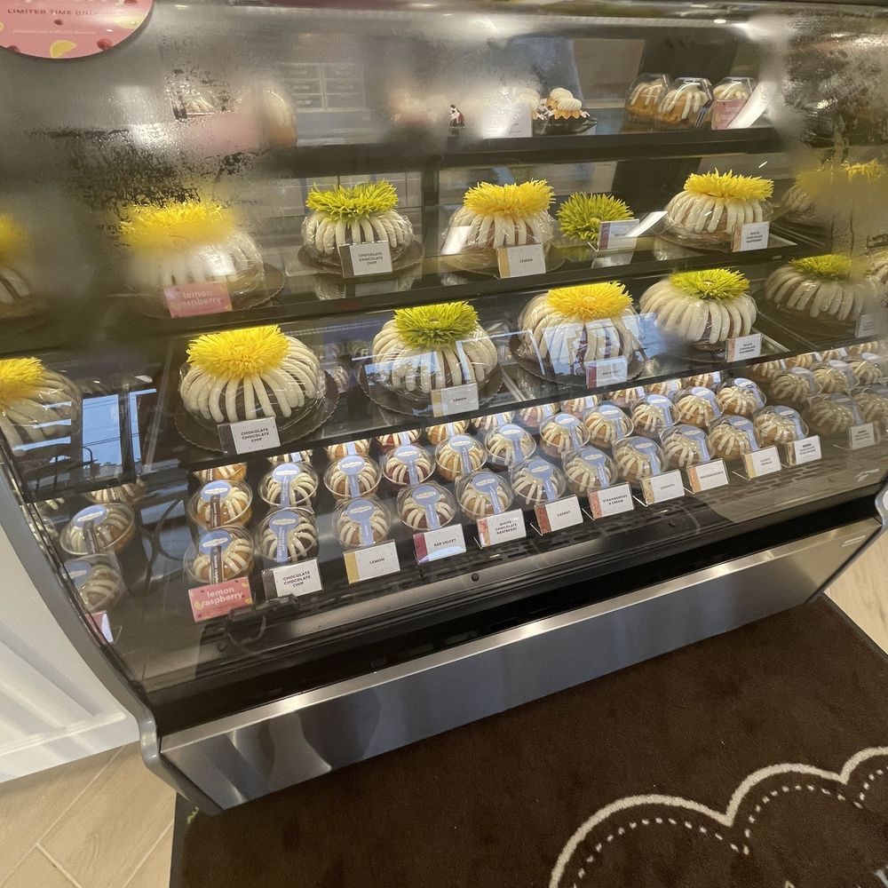 Bundt cakes, bundtlets and bundtinis