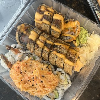Sushi Itto - Volcano on Left and Braves Roll on Left. Both good but Volcano taste the best and Braves is quite heavy as its deep fried... - Sushi Bars Near Me - Atlanta, Georgia