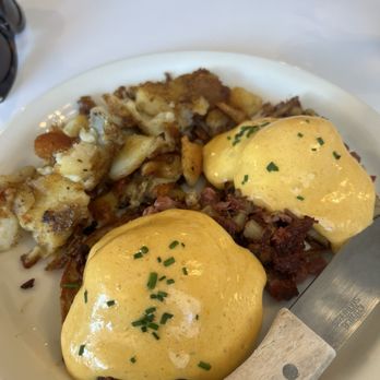 Winnie & Ethel's Downtown Diner - Corned beef Benedict - Diners Near Me - Las Vegas, Nevada Winnie & Ethel's Downtown Diner - Corned beef Benedict - Diners Near Me - Las Vegas, Nevada
