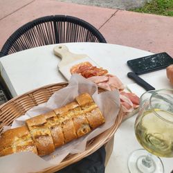 Prima Classe - Meat & bread