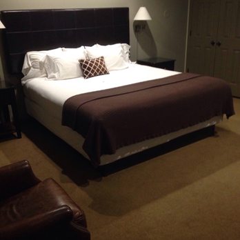 Driftwood Lodge - Big ol' king bed - Hotels Near Me - Springdale, Utah Driftwood Lodge - Big ol' king bed - Hotels Near Me - Springdale, Utah