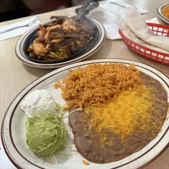 La Tapatia - Mexican Near Me - Bakersfield, California